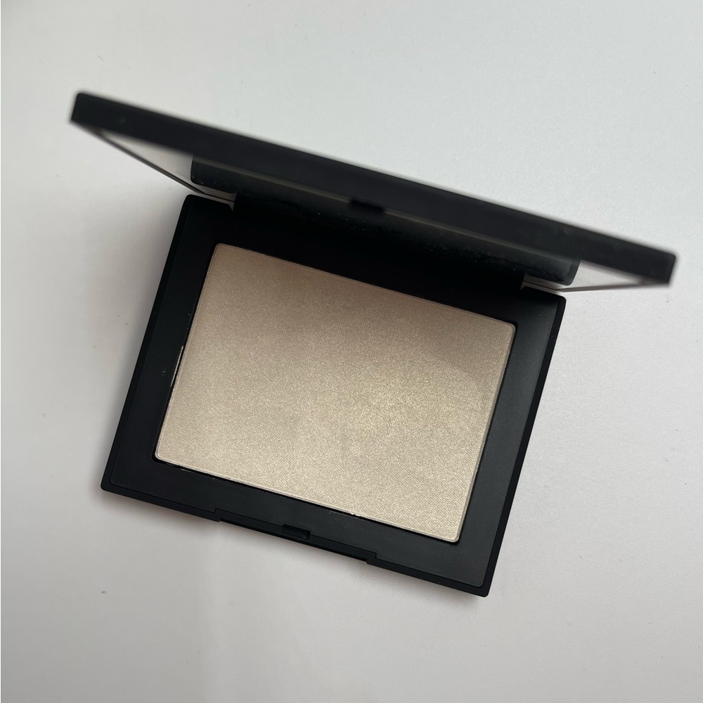 NARS HIGHLIGHTING POWDER -ALBATROSS 5221